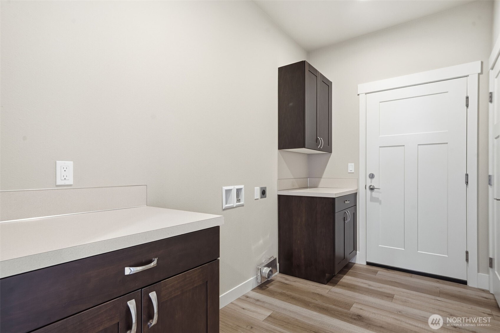 35 Viking Way Sequim, WA 98382 - Photo 29 of 39 a bathroom with a sink and a mirror