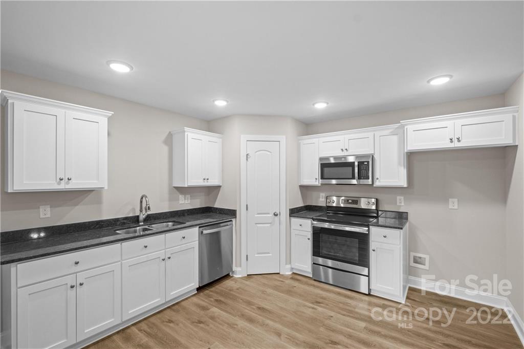 420 Reeves Avenue Albemarle, NC 28001 - Photo 4 of 27 Gallery Image 4