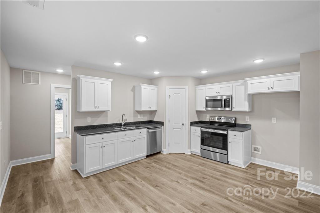420 Reeves Avenue Albemarle, NC 28001 - Photo 6 of 27 Gallery Image 6