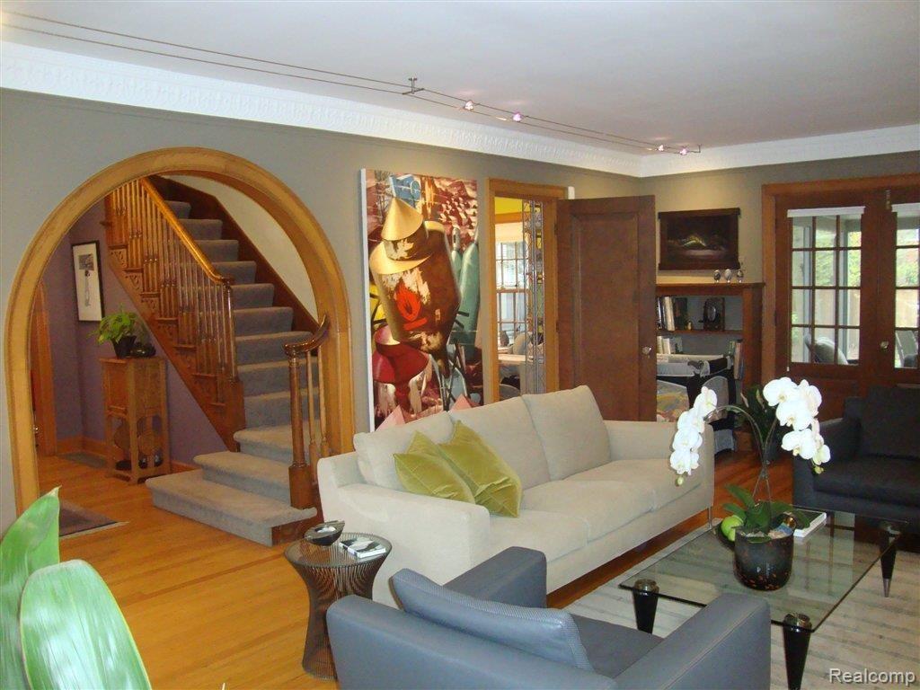 43 Cambridge Boulevard Pleasant Ridge, MI 48069 - Photo 5 of 25 Living Room