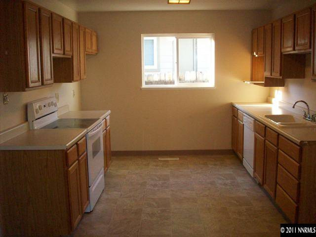 1415 Exeter Way Reno, NV 89503 - Photo 4 of 8 a utility room with a sink a washer and dryer