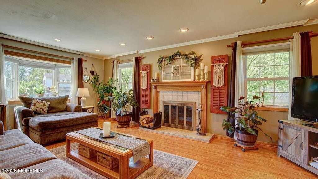 8 Darby Road Marlboro, NJ 07746 - Photo 5 of 26 8 Darby Living room 2