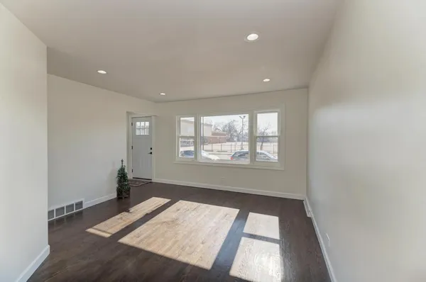 a view of an empty room and window