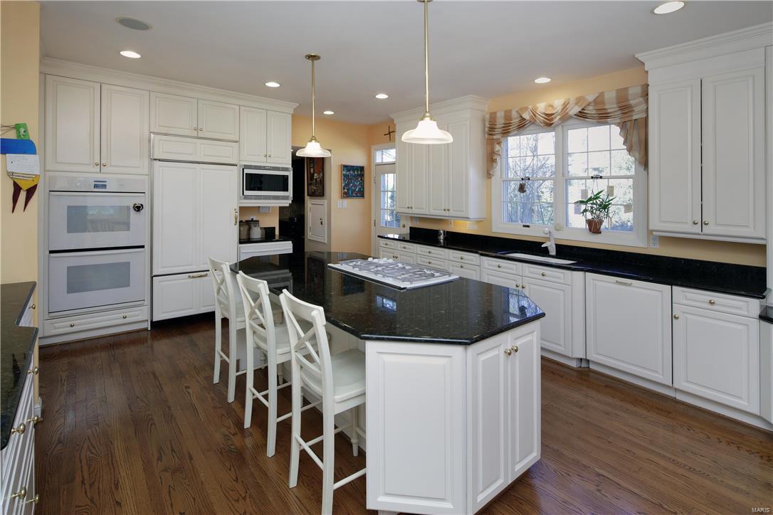 25 Conway Close Road Ladue, MO 63124 - Photo 7 of 13