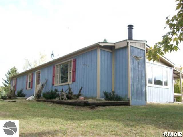 11700 East Colby Road Crystal, MI 48818 - Photo 3 of 15 1768343-2.JPG
