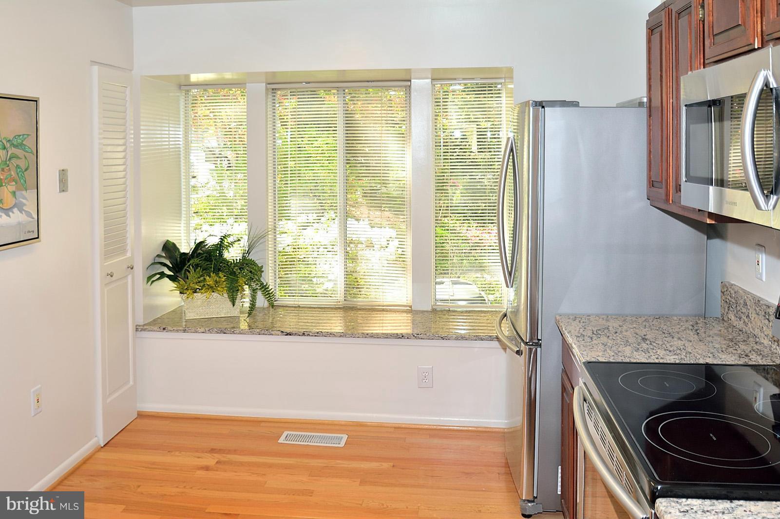 2027 Chadds Ford Drive Reston, VA 20191 - Photo 4 of 25 Kitchen