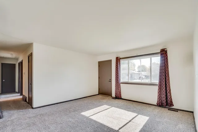 $299,900 | 2002 84th Street, Kenosha, WI 53143