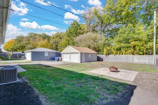 $299,900 | 2002 84th Street, Kenosha, WI 53143