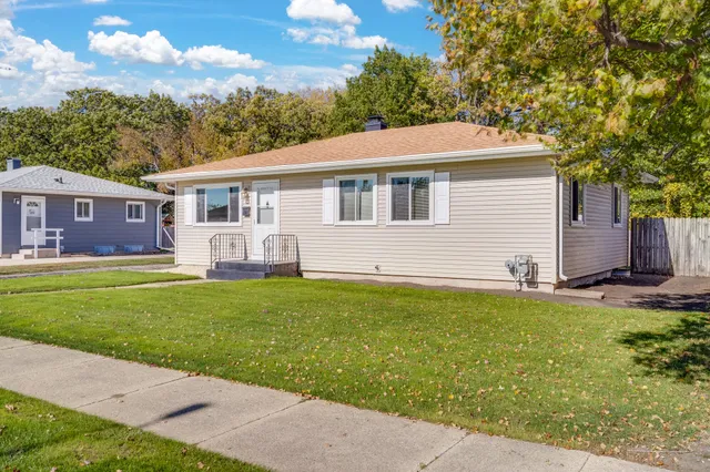 $299,900 | 2002 84th Street, Kenosha, WI 53143