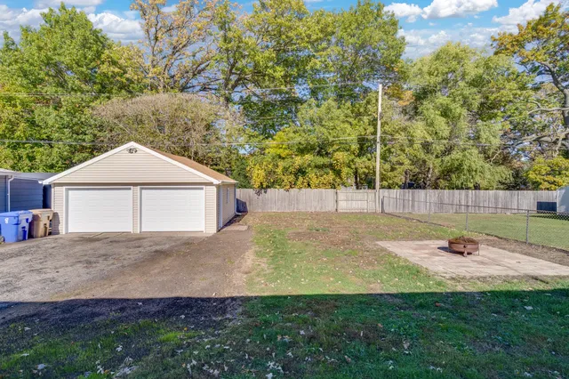 $299,900 | 2002 84th Street, Kenosha, WI 53143