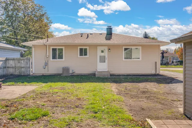 $299,900 | 2002 84th Street, Kenosha, WI 53143