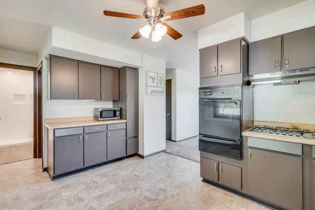 $299,900 | 2002 84th Street, Kenosha, WI 53143