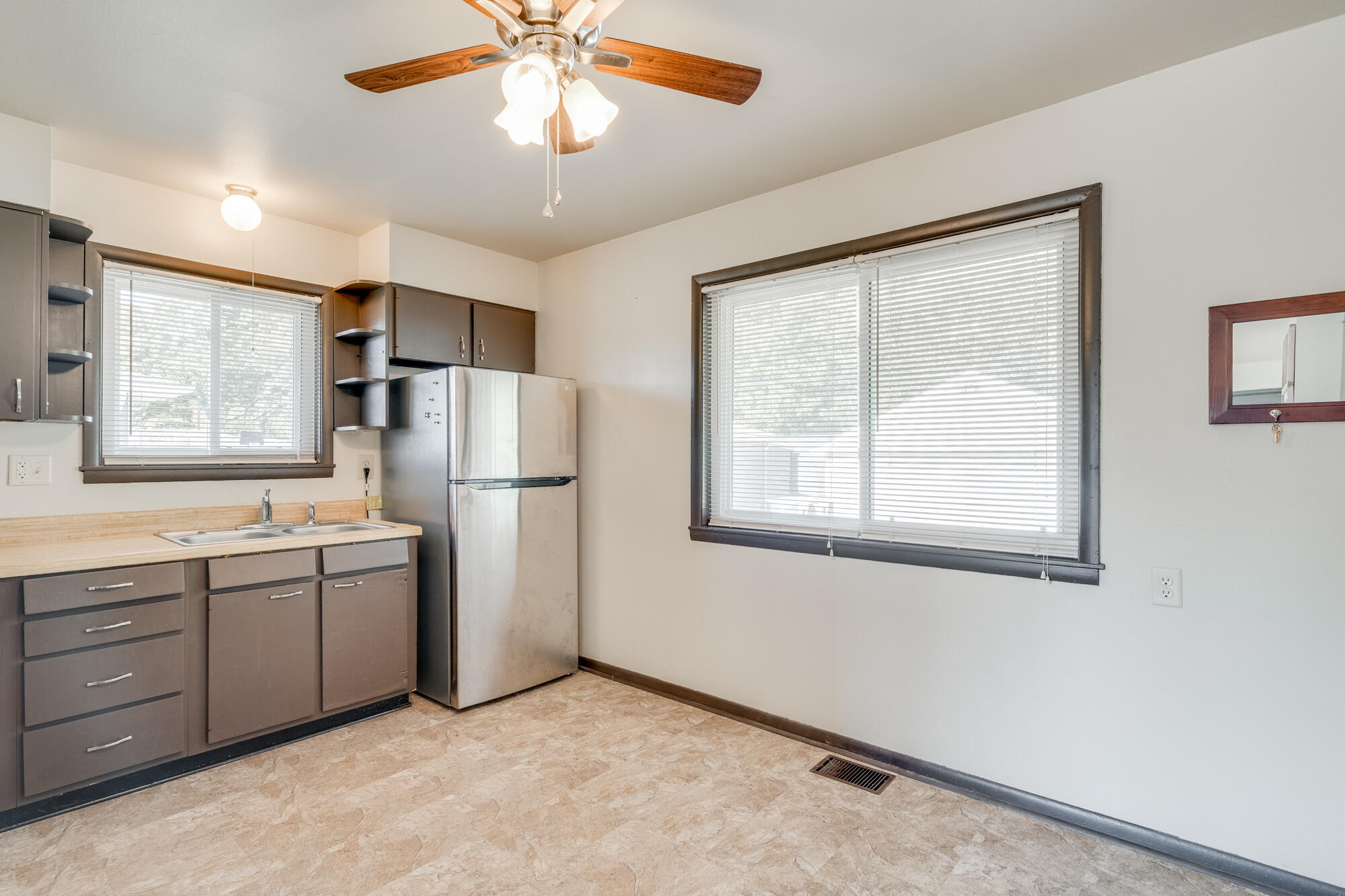 2002 84th Street Kenosha, WI 53143 - Photo 8 of 34 MJ309110