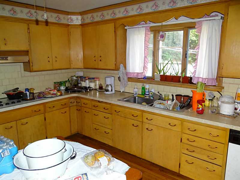 10 Raymond Road North Providence, RI 02911 - Photo 8 of 20 Kitchen.