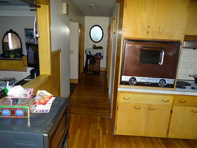 10 Raymond Road North Providence, RI 02911 - Photo 9 of 20 Kitchen.