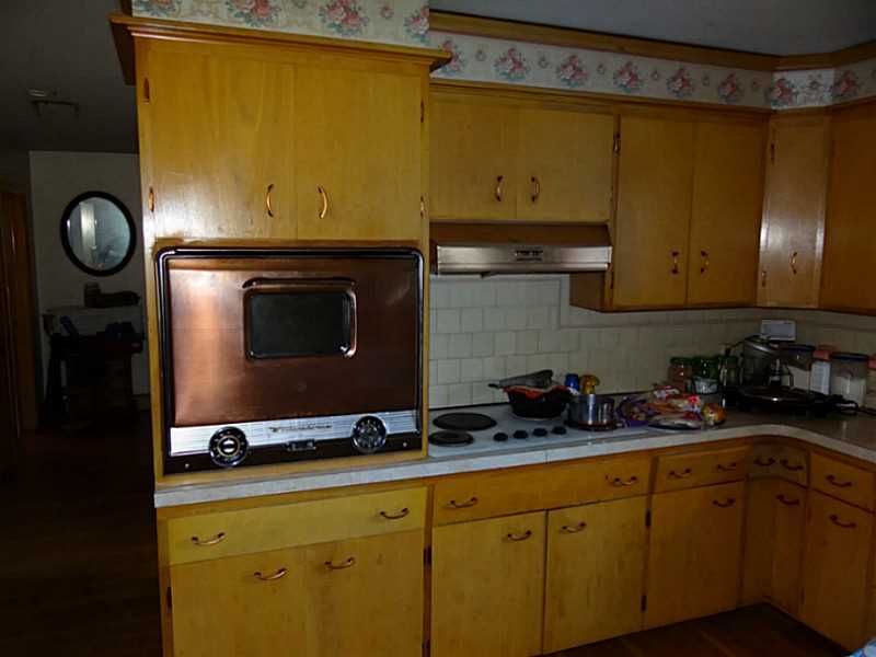 10 Raymond Road North Providence, RI 02911 - Photo 10 of 20 Kitchen.