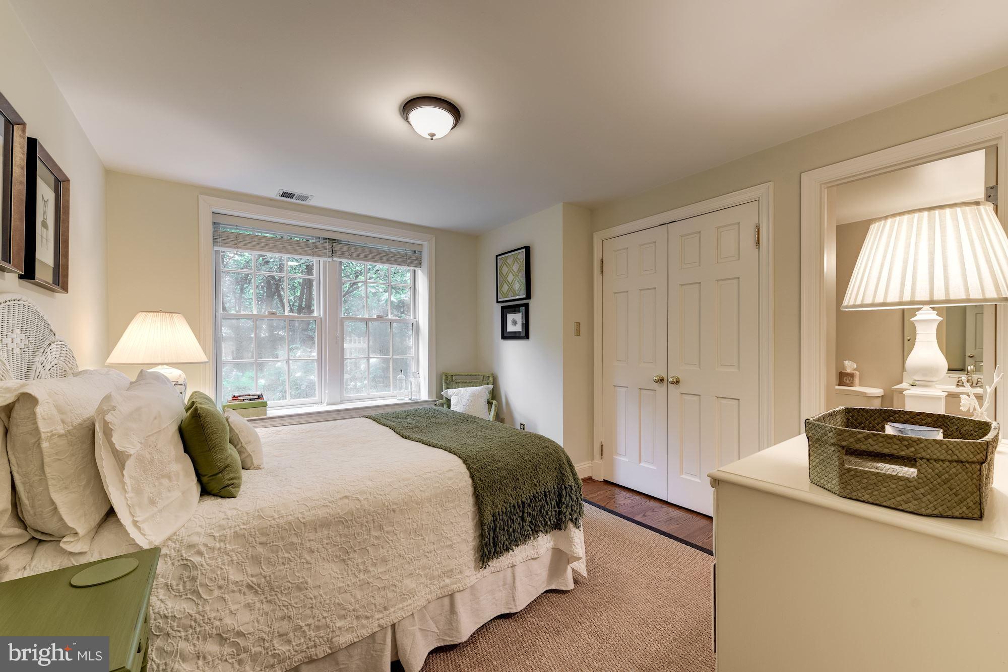 405 Rucker Place Alexandria, VA 22301 - Photo 21 of 30 Fifth bedroom with attached full bath