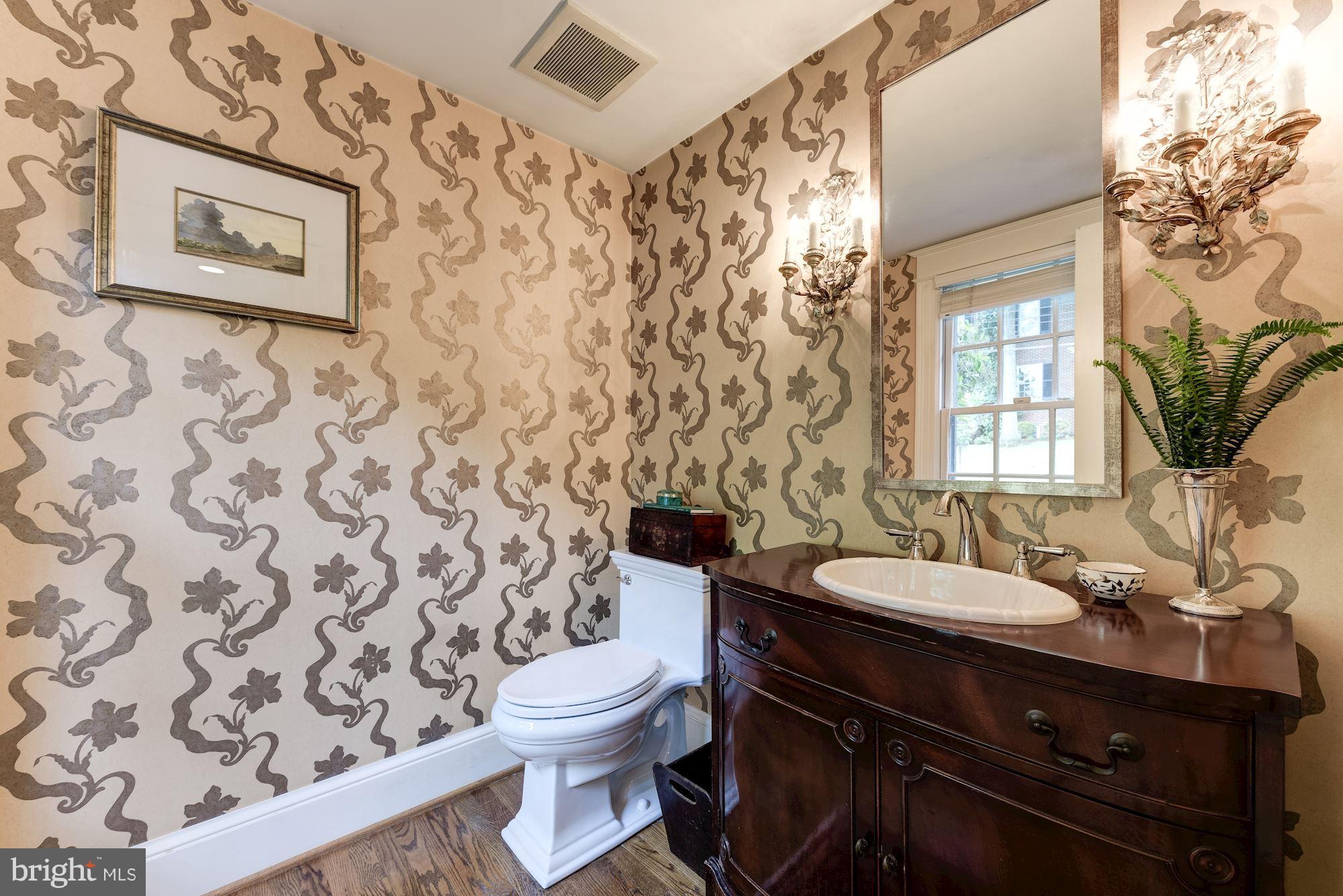 405 Rucker Place Alexandria, VA 22301 - Photo 4 of 30 Powder room on main level