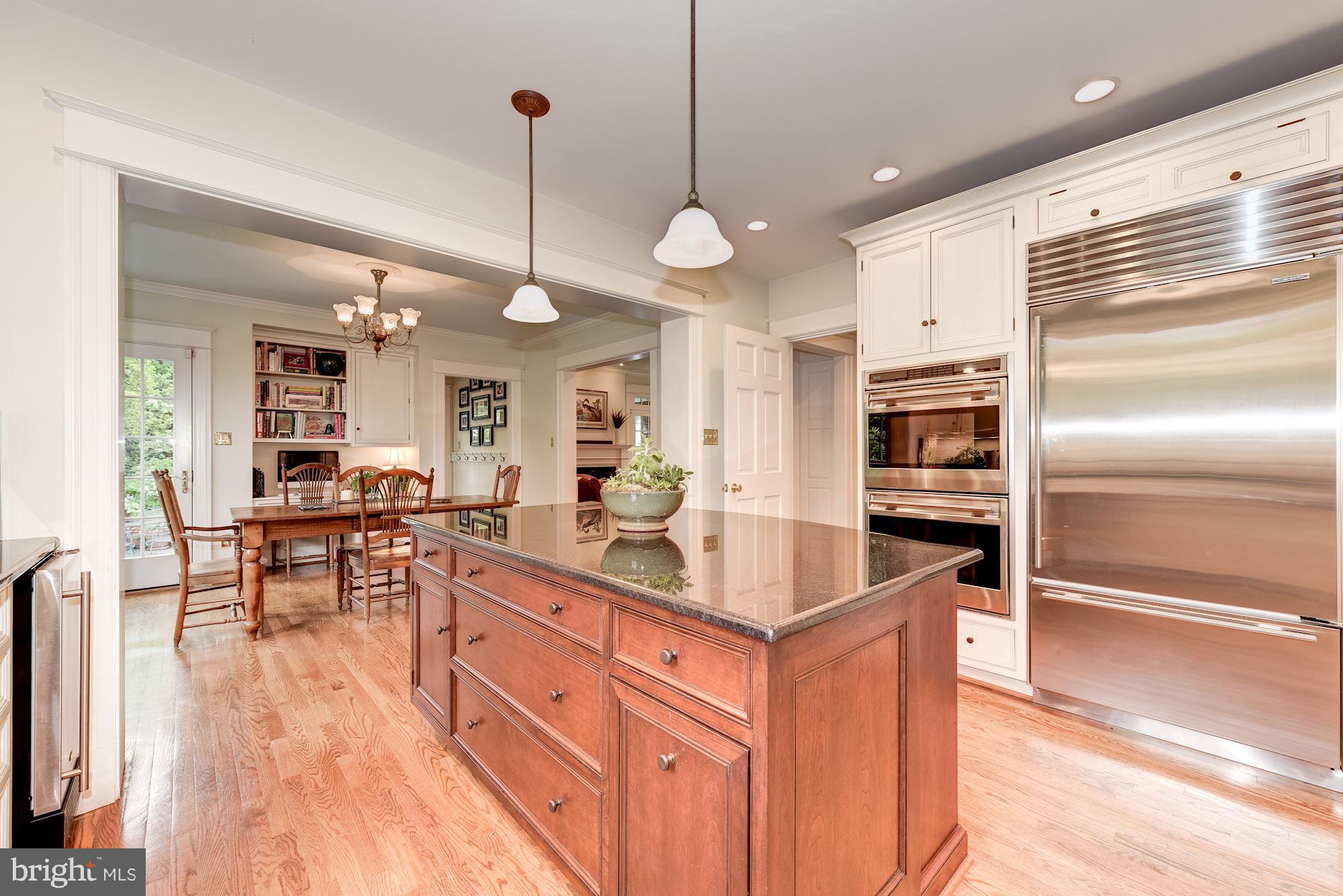 405 Rucker Place Alexandria, VA 22301 - Photo 7 of 30 Top of the line, stainless steel appliances