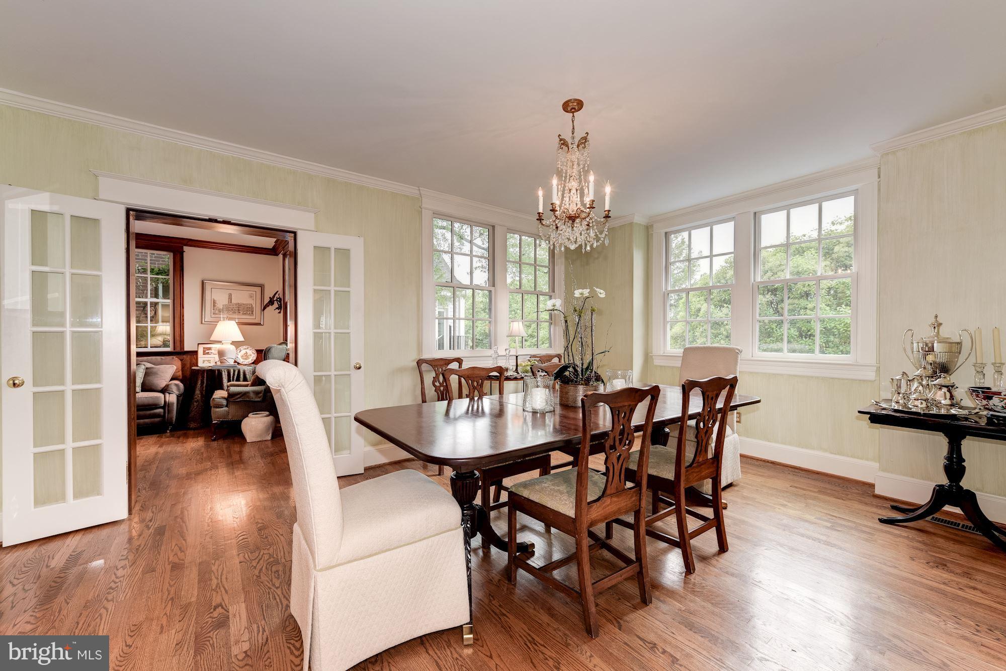 405 Rucker Place Alexandria, VA 22301 - Photo 9 of 30 Expansive windows allow sunlight to soak in