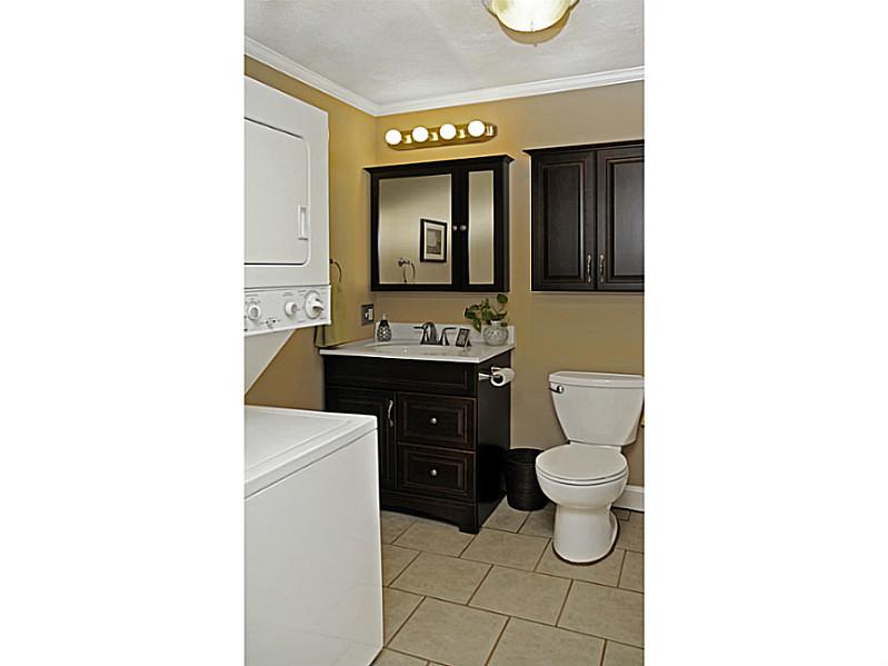 59 Reed Street, Unit 59 Warwick, RI 02886 - Photo 12 of 17 Bathroom.
