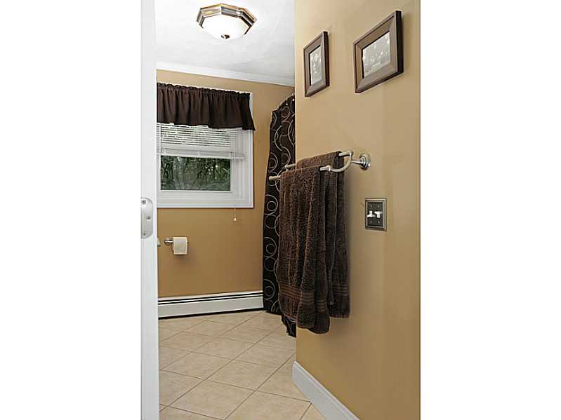 59 Reed Street, Unit 59 Warwick, RI 02886 - Photo 13 of 17 Bathroom.