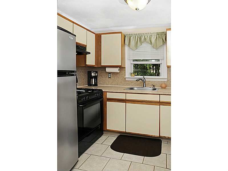 59 Reed Street, Unit 59 Warwick, RI 02886 - Photo 6 of 17 Kitchen.