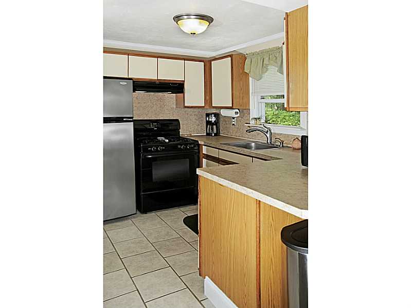59 Reed Street, Unit 59 Warwick, RI 02886 - Photo 7 of 17 Kitchen.