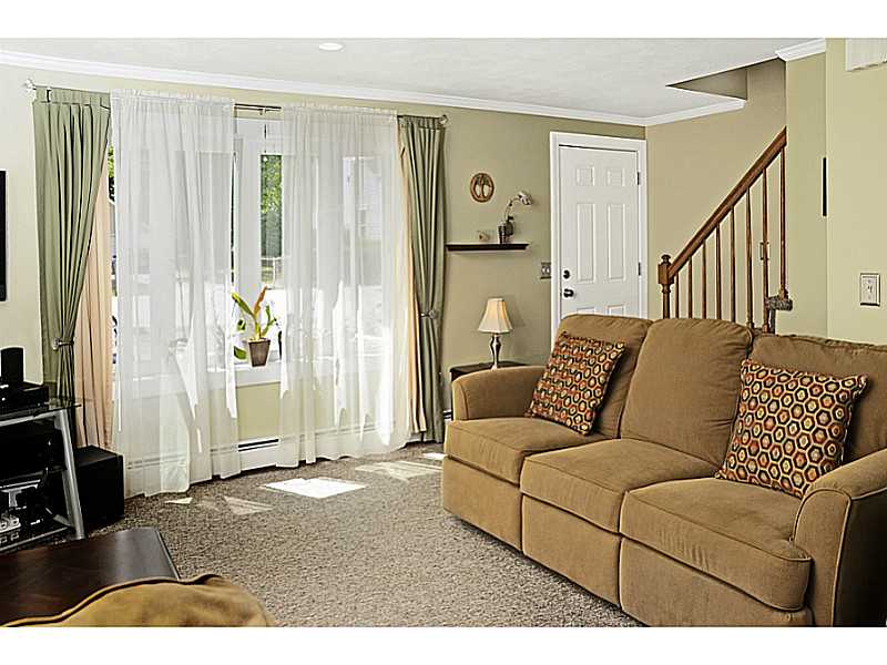 59 Reed Street, Unit 59 Warwick, RI 02886 - Photo 8 of 17 Living Room.