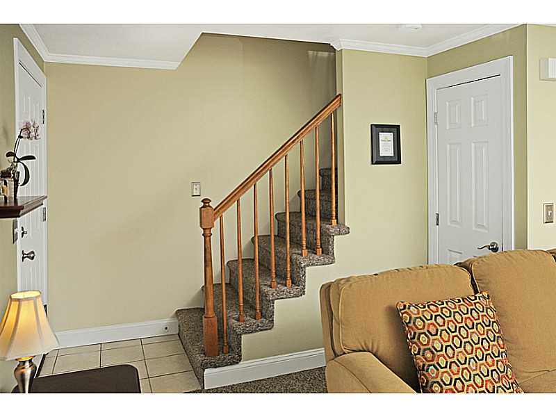 59 Reed Street, Unit 59 Warwick, RI 02886 - Photo 9 of 17 Living Room.