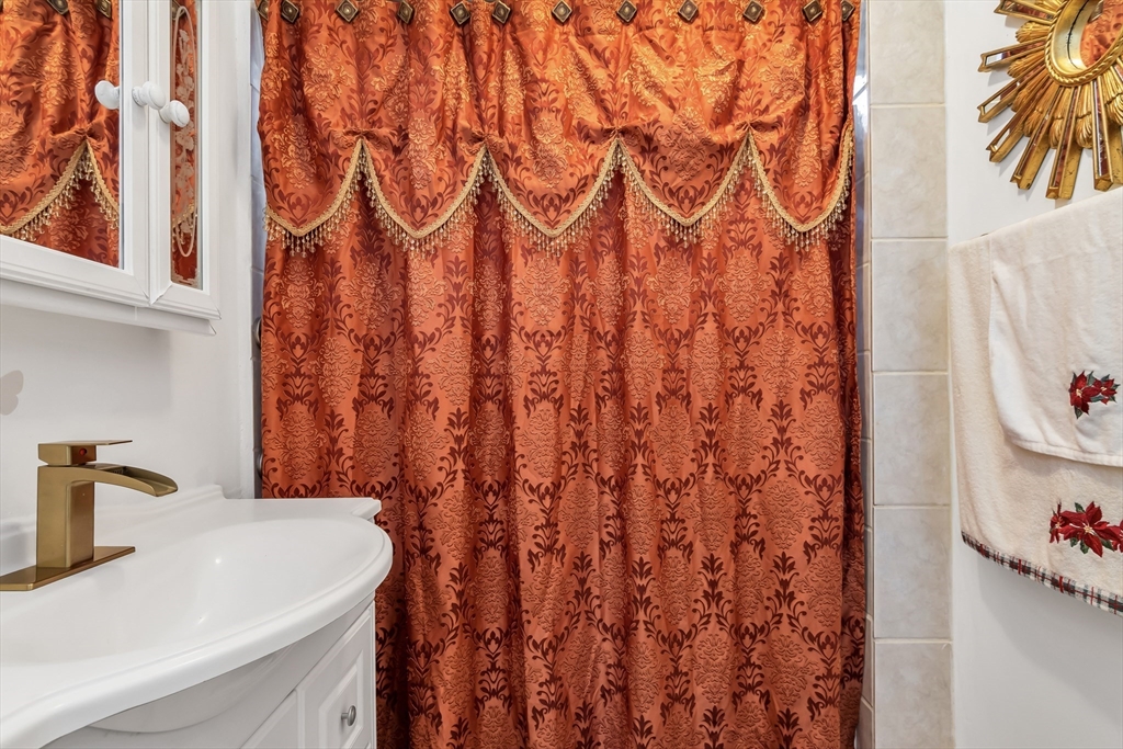 87 Brookfield Street Lawrence, MA 01843 - Photo 13 of 42