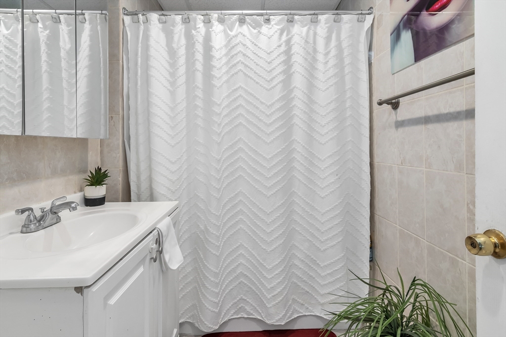 87 Brookfield Street Lawrence, MA 01843 - Photo 33 of 42