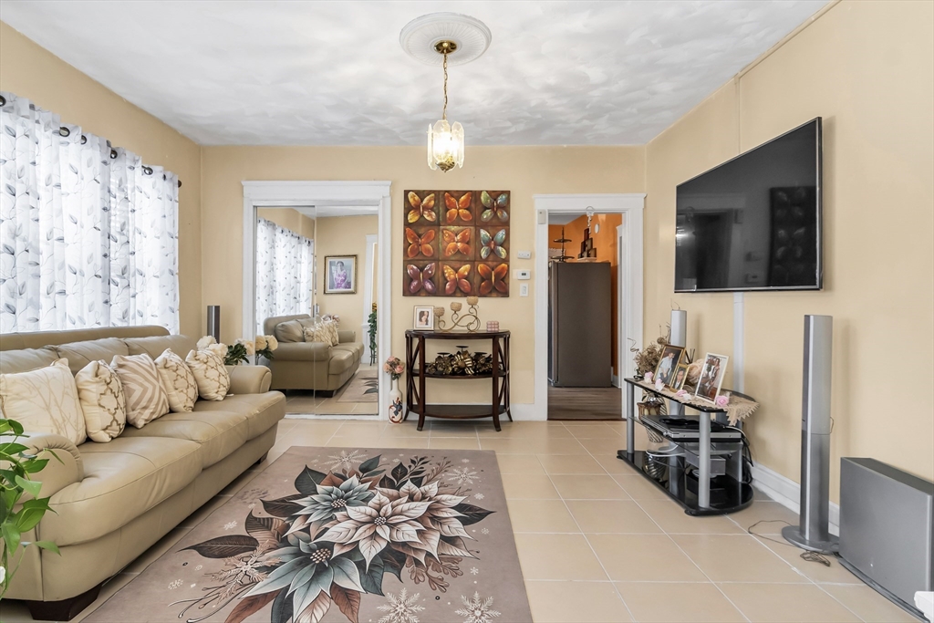 87 Brookfield Street Lawrence, MA 01843 - Photo 8 of 42