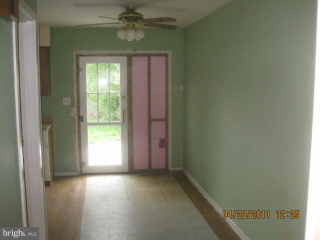 1121 Inner Circle Baltimore, MD 21225 - Photo 3 of 9 Dining Room
