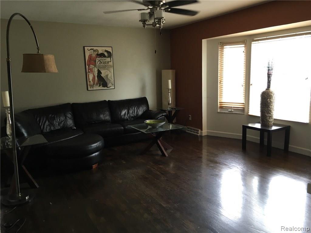 13465 Fenton Road Fenton, MI 48430 - Photo 3 of 15 IMG_0341.JPG