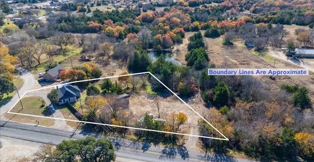 a view of a backyard with tub