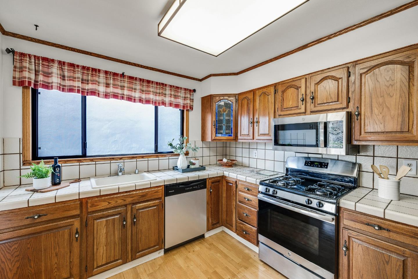 431 Alhambra Road South San Francisco, CA 94080 - Photo 5 of 22