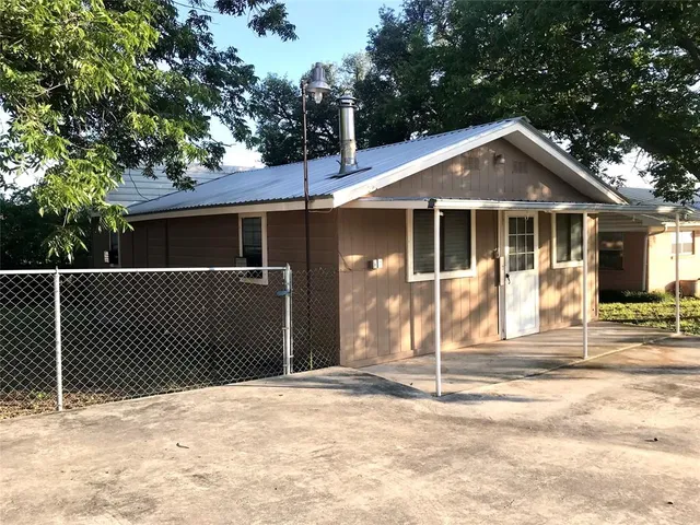 $219,000 | 1211 Hutchings Street, Goldthwaite, TX 76844