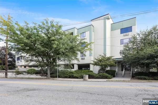 $2,850 | 850 Main Street, Unit 303, Hackensack, NJ 07601