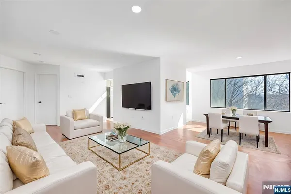 $2,850 | 850 Main Street, Unit 303, Hackensack, NJ 07601