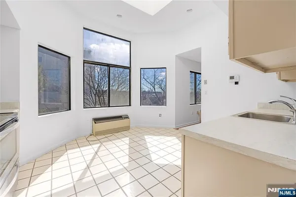 $2,850 | 850 Main Street, Unit 303, Hackensack, NJ 07601