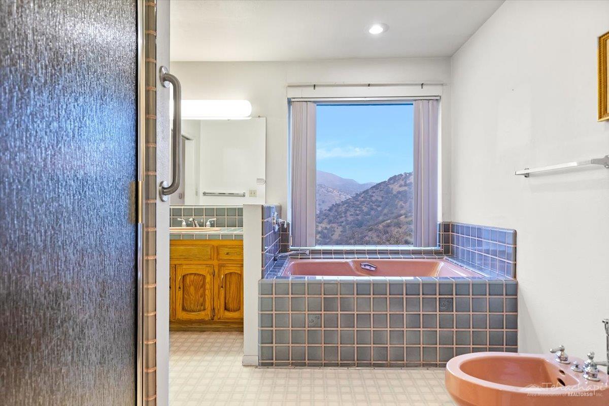24700 Woodford-Tehachapi Road Tehachapi, CA 93561 - Photo 15 of 21 Gallery Image 15