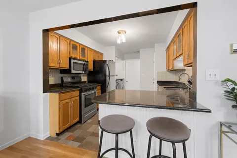 $335,000 | 125 South Atherton Court, Bloomingdale, IL 60108