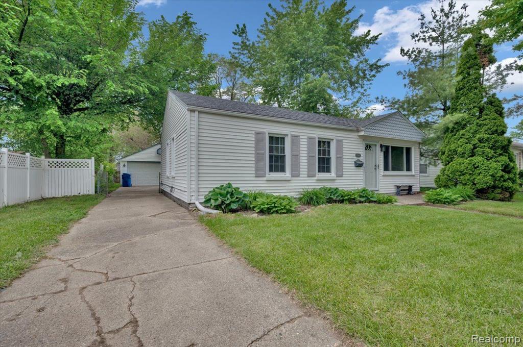 25107 Rosenbusch Boulevard Warren, MI 48089 - Photo 3 of 18