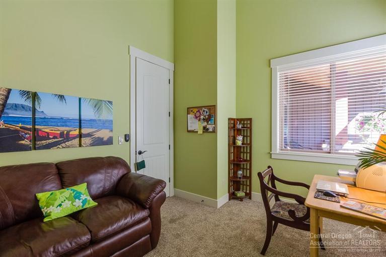 22 Oregon Loop Sunriver, OR 97707 - Photo 18 of 25 a living room with furniture and a window