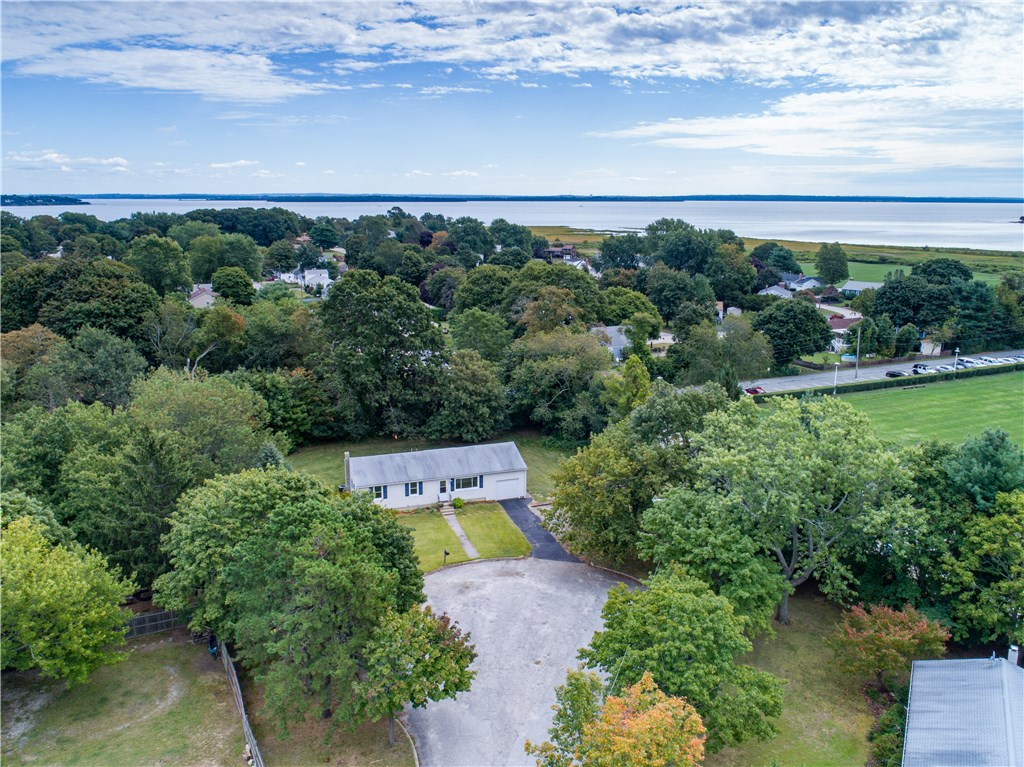 20 Del Rio Court Warwick, RI 02818 - Photo 3 of 40