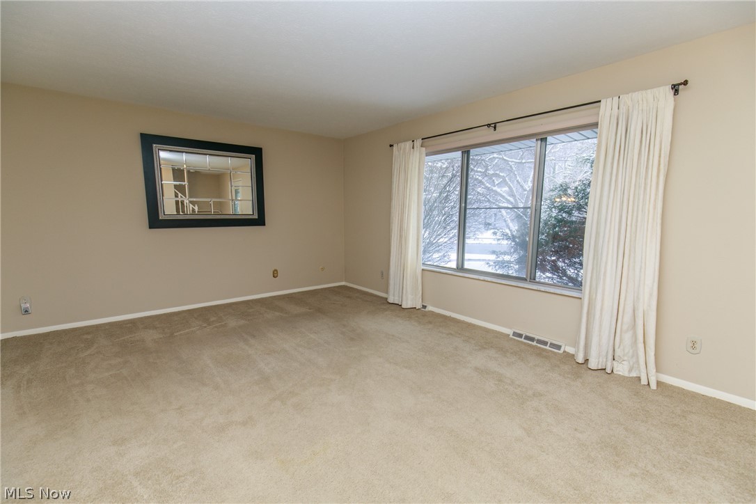 7218 Ames Road Parma, OH 44130 - Photo 4 of 31 Gallery Image 4
