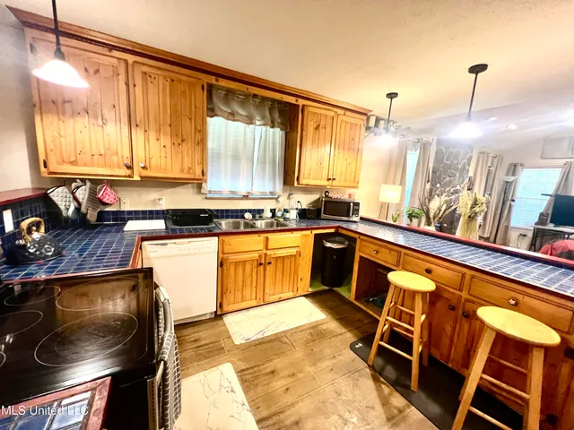 $200,000 | 17105 Spring Lake Drive West, Vancleave, MS 39565