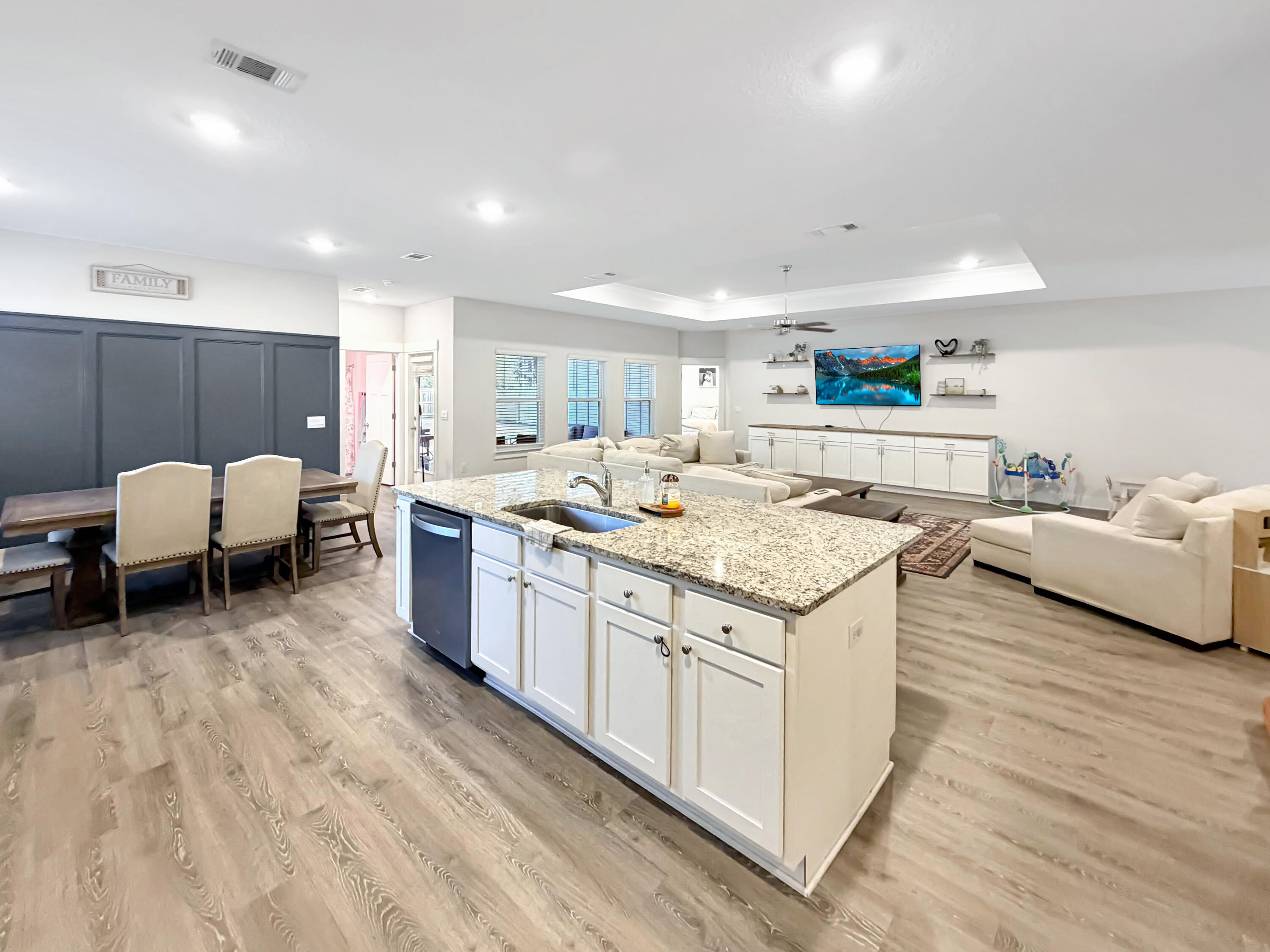 2456 Dakota Way Crestview, FL 32536 - Photo 8 of 38 IMG_3529