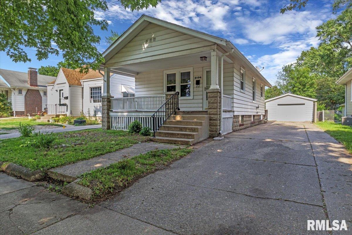 2104 South College Street Springfield, IL 62704 - Photo 1 of 30
